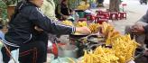 beignets de patate douce: les frites vietnamiennes